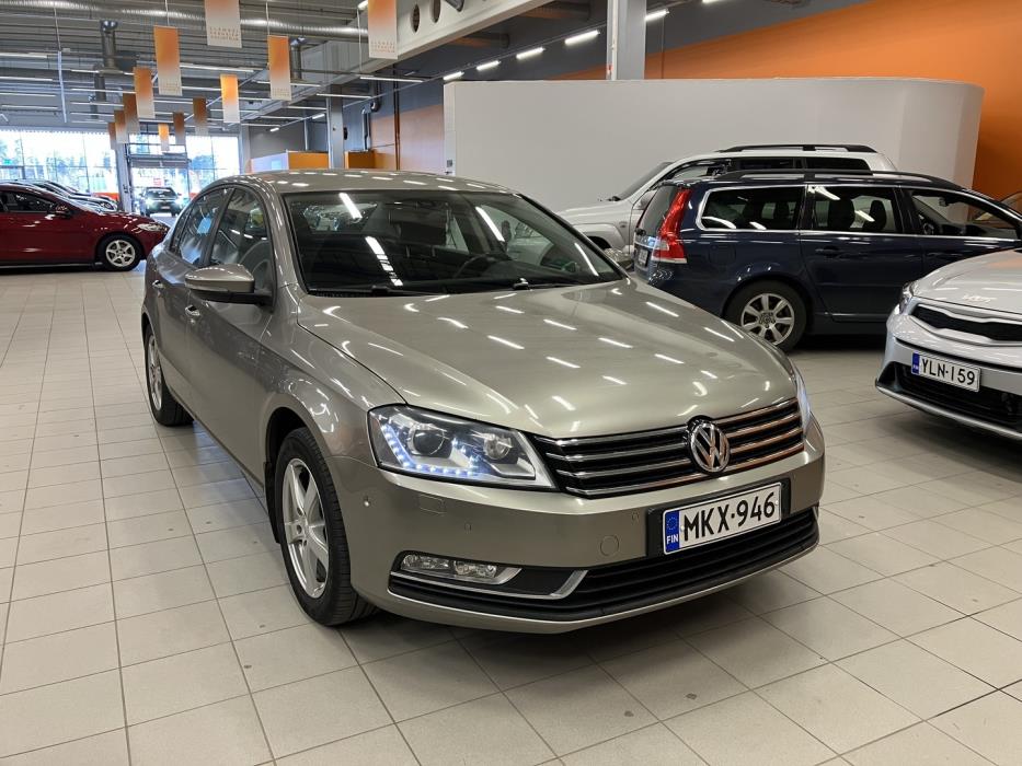 VOLKSWAGEN Passat 2012