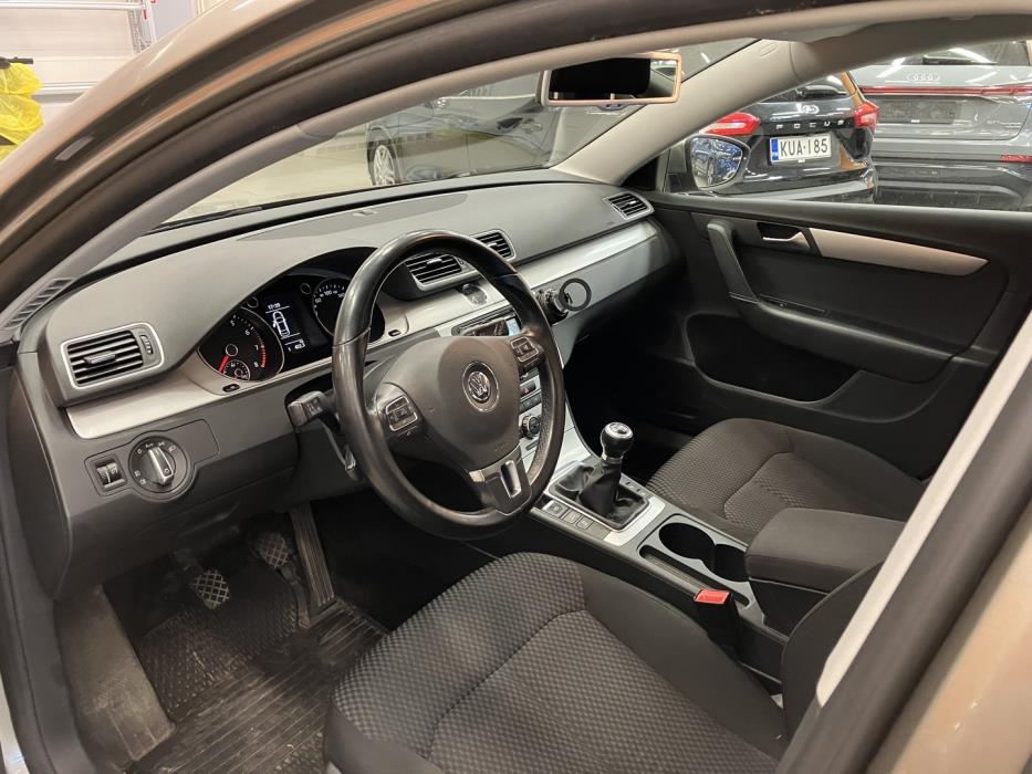 VOLKSWAGEN Passat 2012
