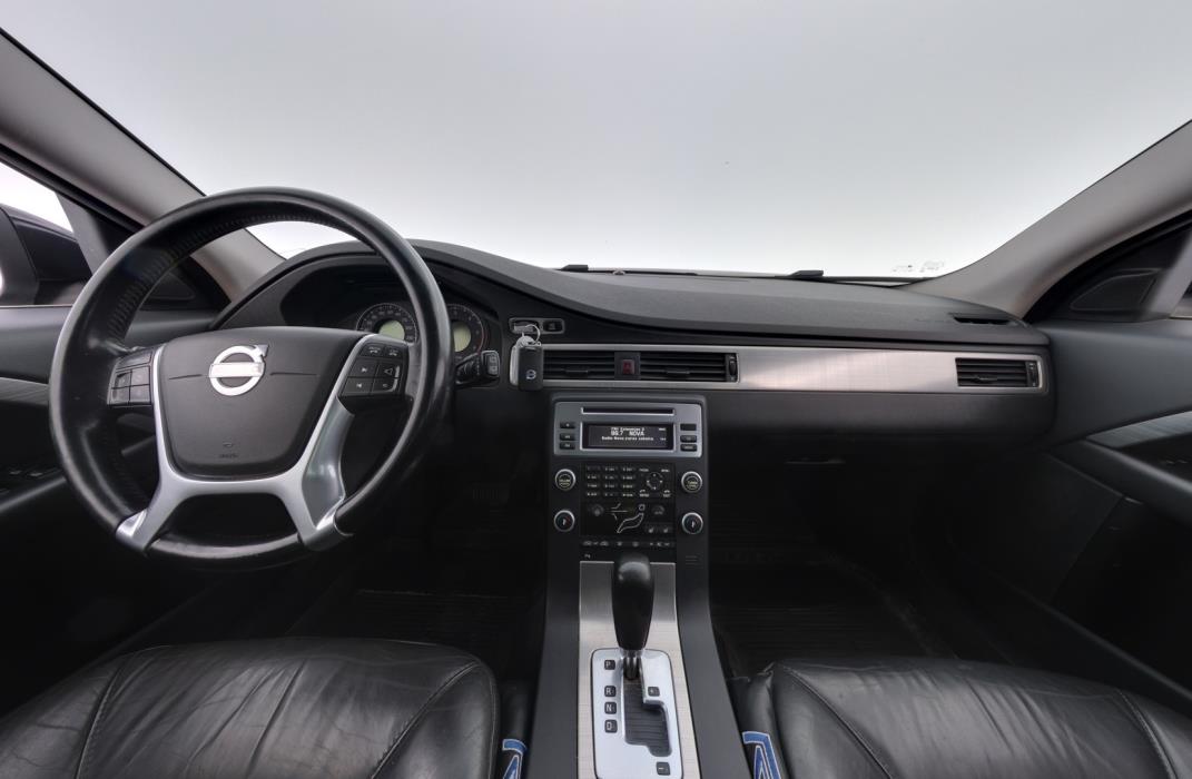 VOLVO V70 2010