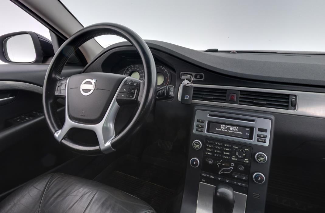 VOLVO V70 2010