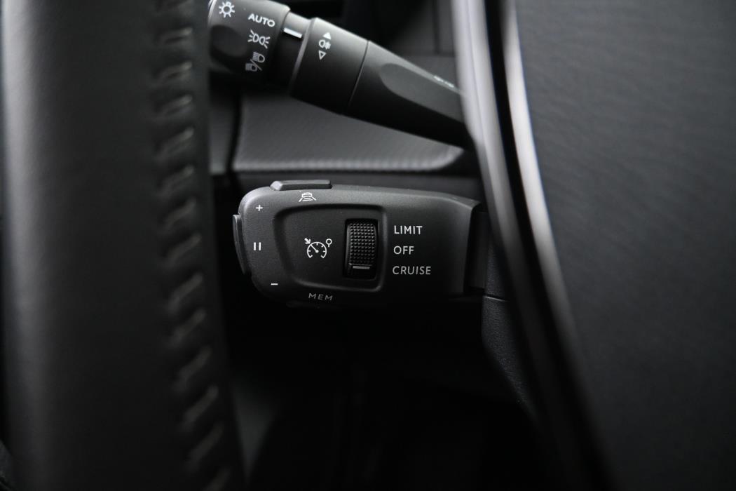 PEUGEOT e-208 2023