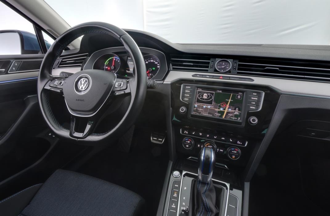 VOLKSWAGEN Passat 2016