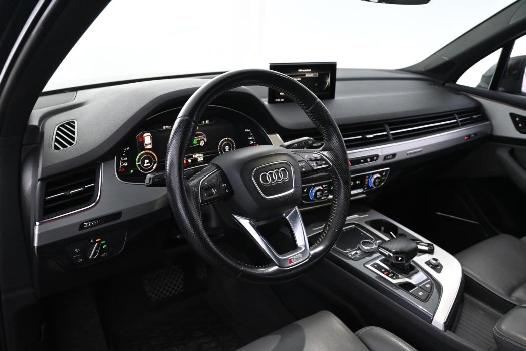 AUDI Q7 2018