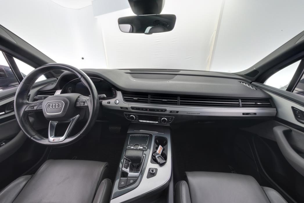 AUDI Q7 2018