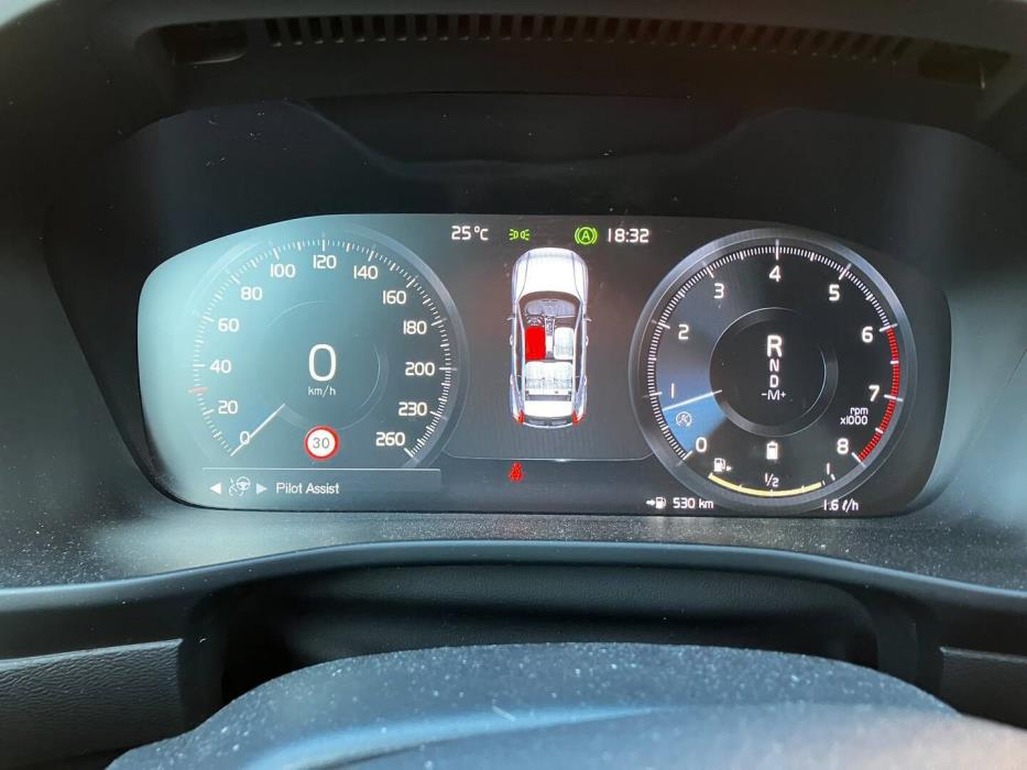 VOLVO XC40 2021