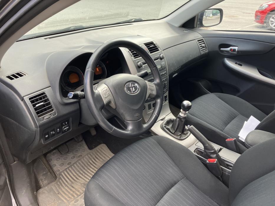 TOYOTA Corolla 2010