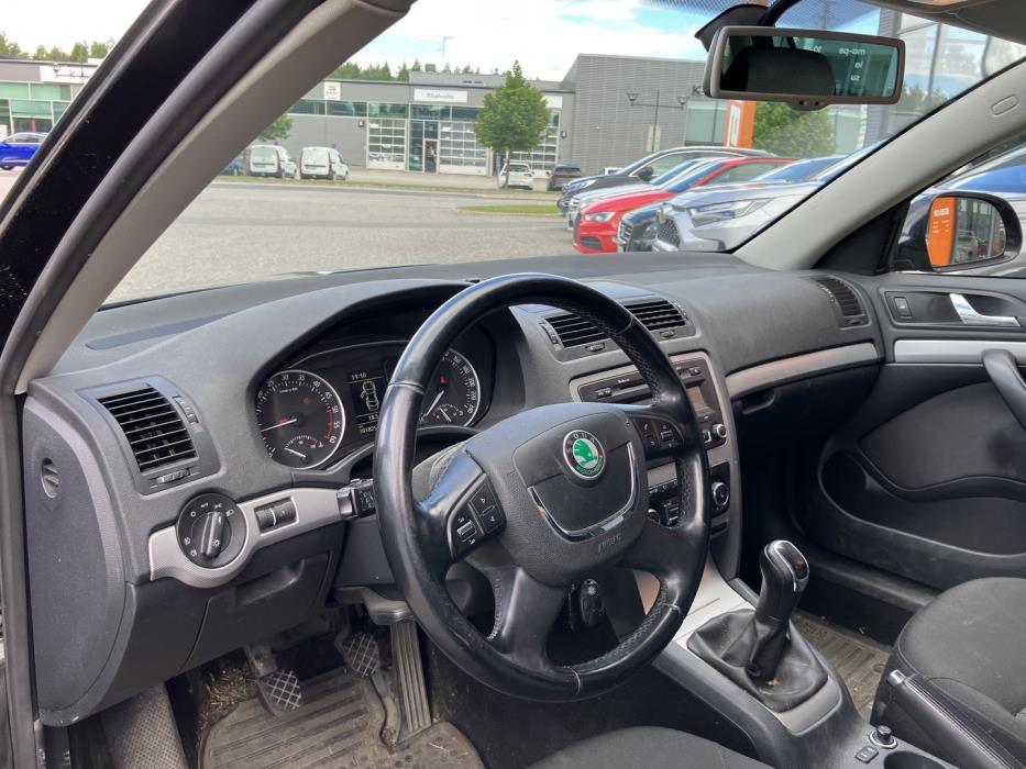 SKODA Octavia 2012