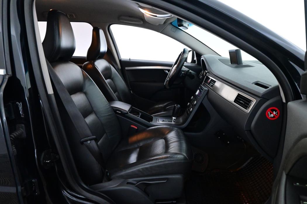 VOLVO V70 2010
