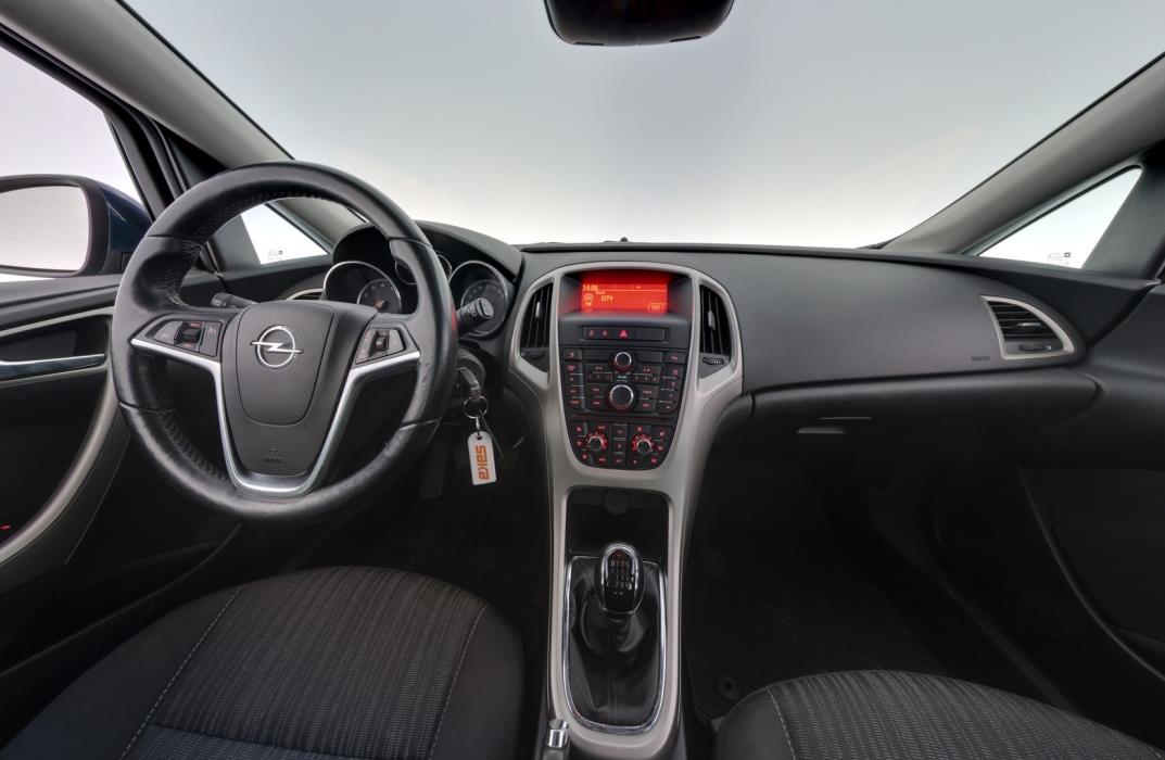 OPEL Astra 2011