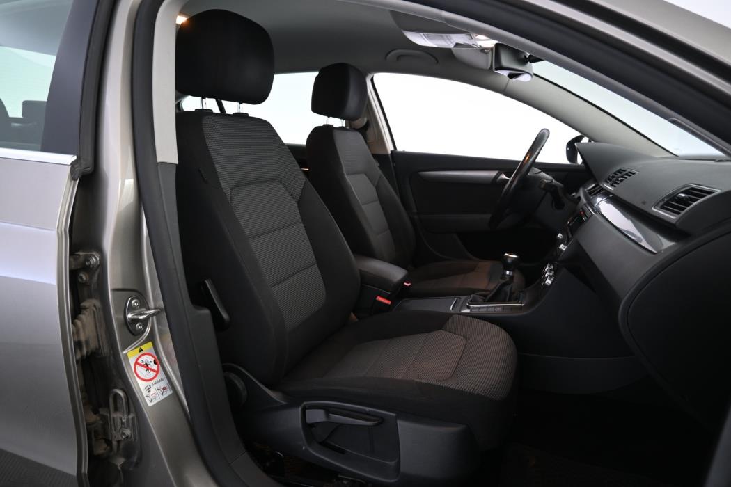 VOLKSWAGEN Passat 2012
