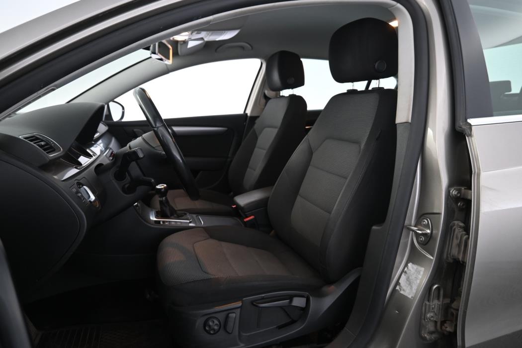 VOLKSWAGEN Passat 2012