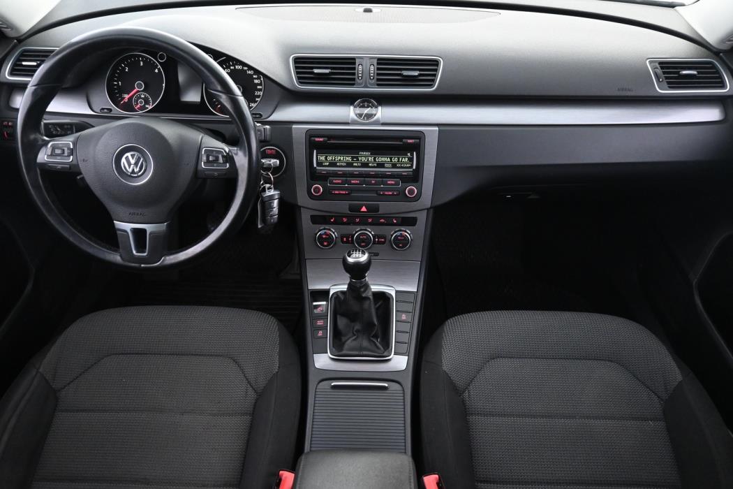 VOLKSWAGEN Passat 2012
