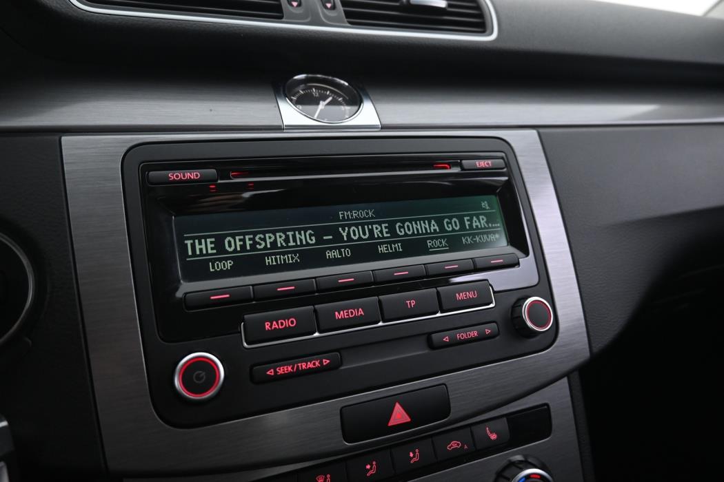 VOLKSWAGEN Passat 2012