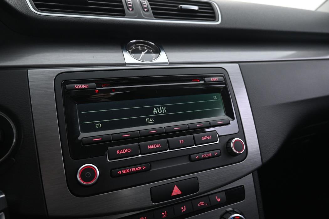 VOLKSWAGEN Passat 2012