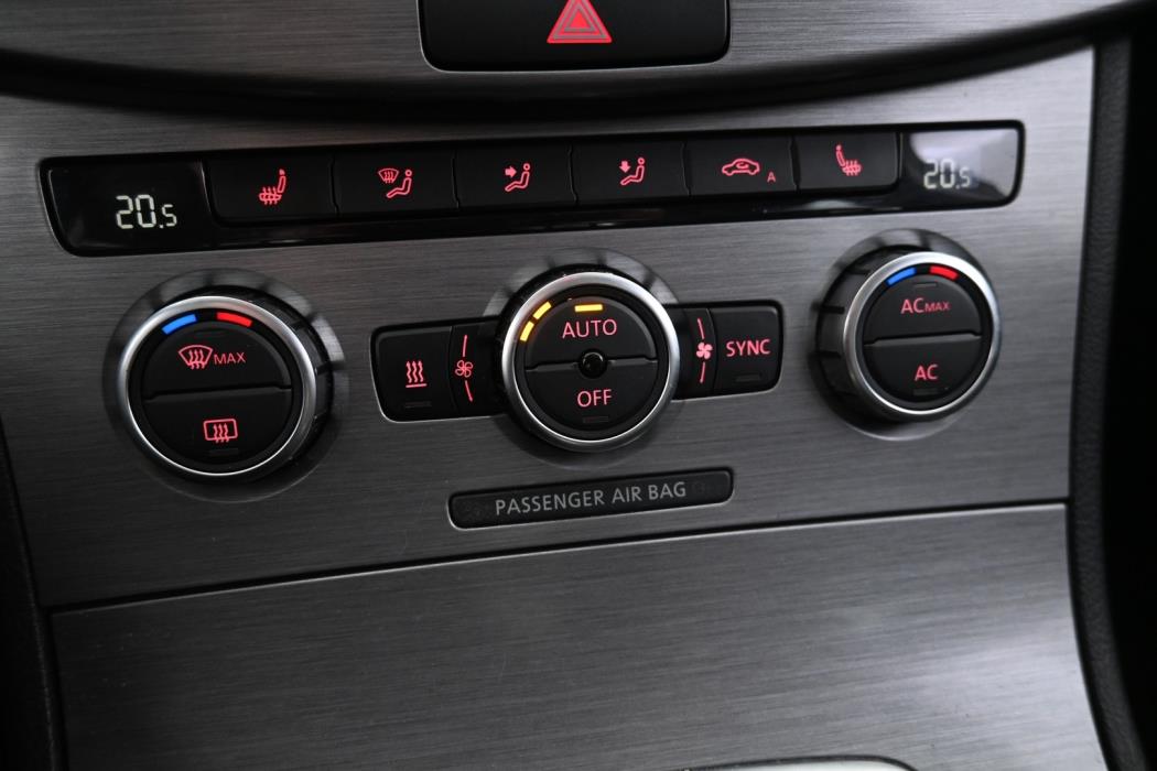 VOLKSWAGEN Passat 2012