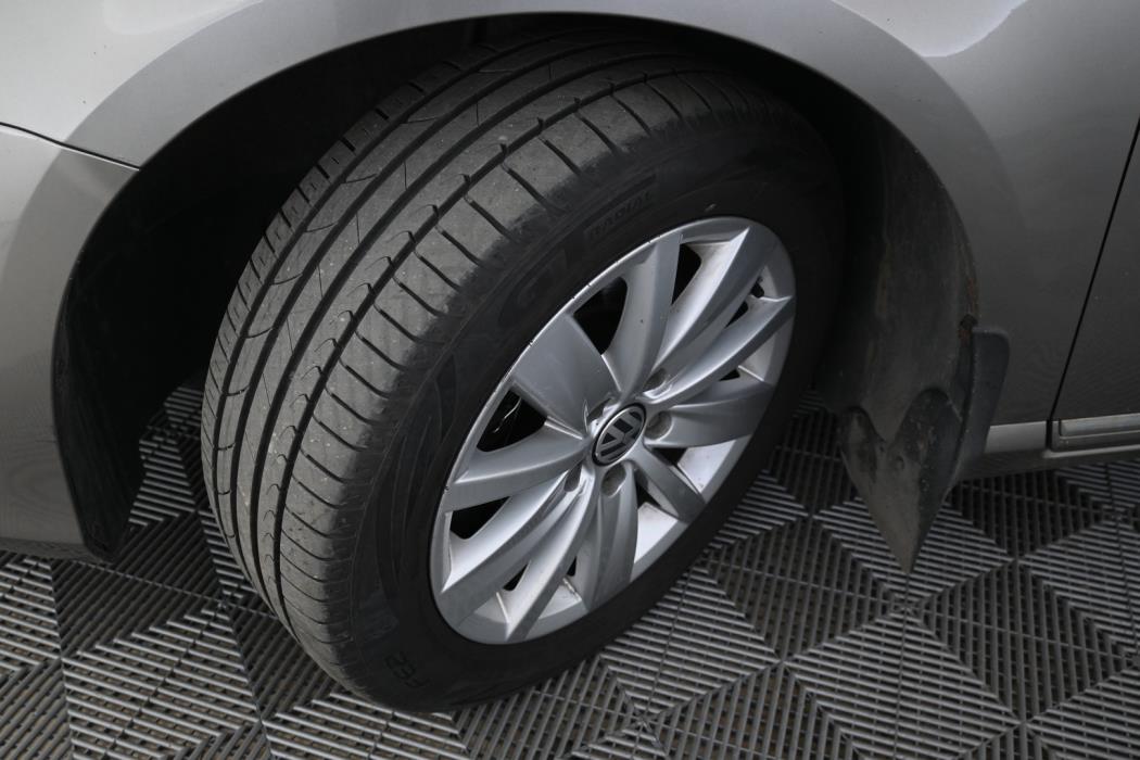VOLKSWAGEN Passat 2012