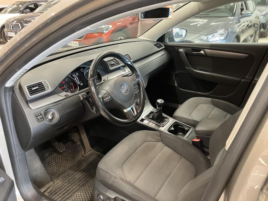VOLKSWAGEN Passat 2012