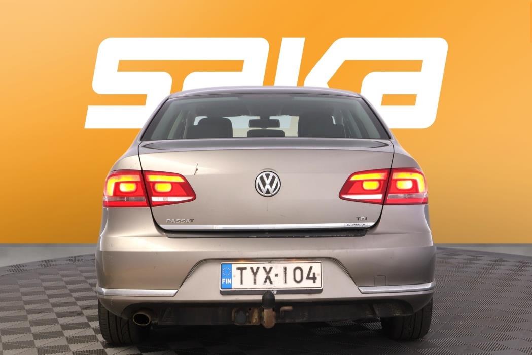 VOLKSWAGEN Passat 2012