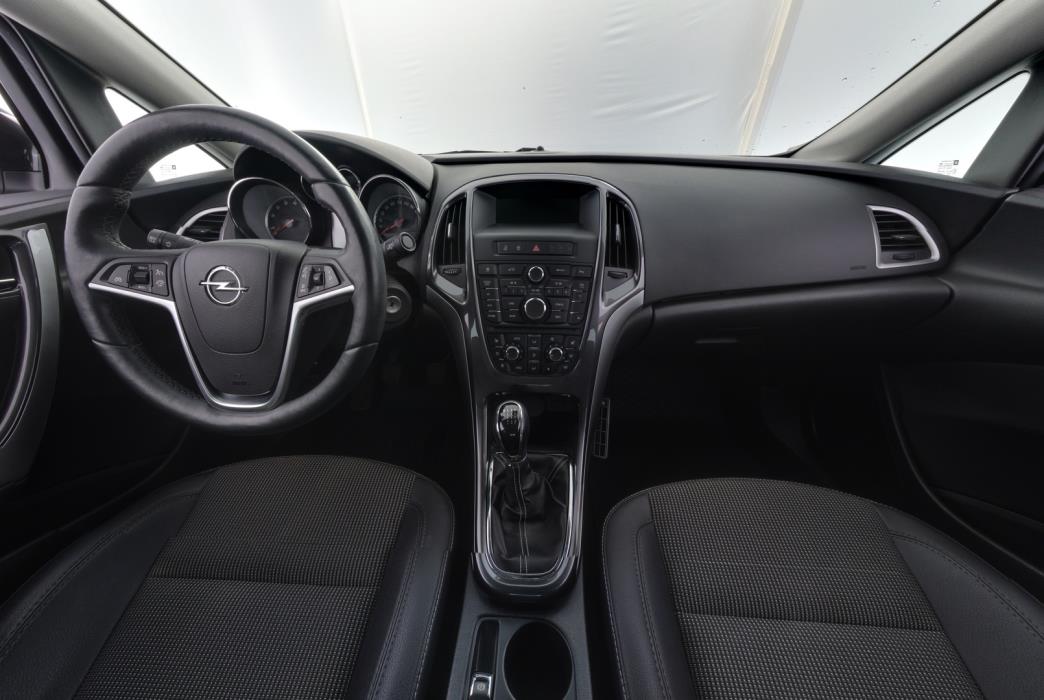 OPEL Astra 2013