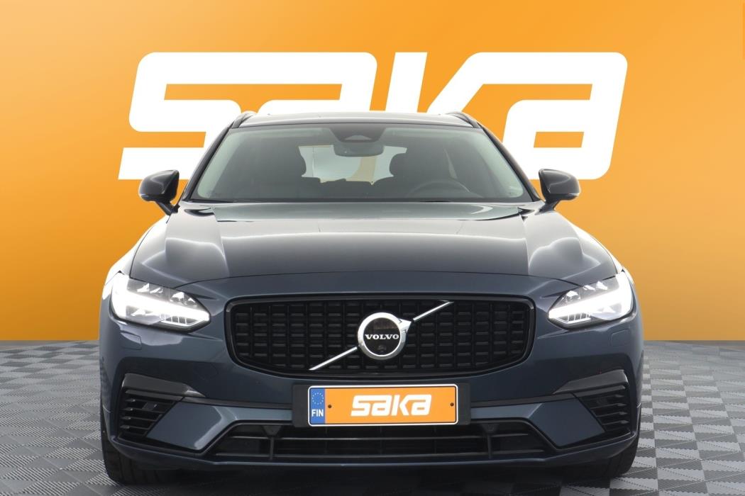 VOLVO V90 2023