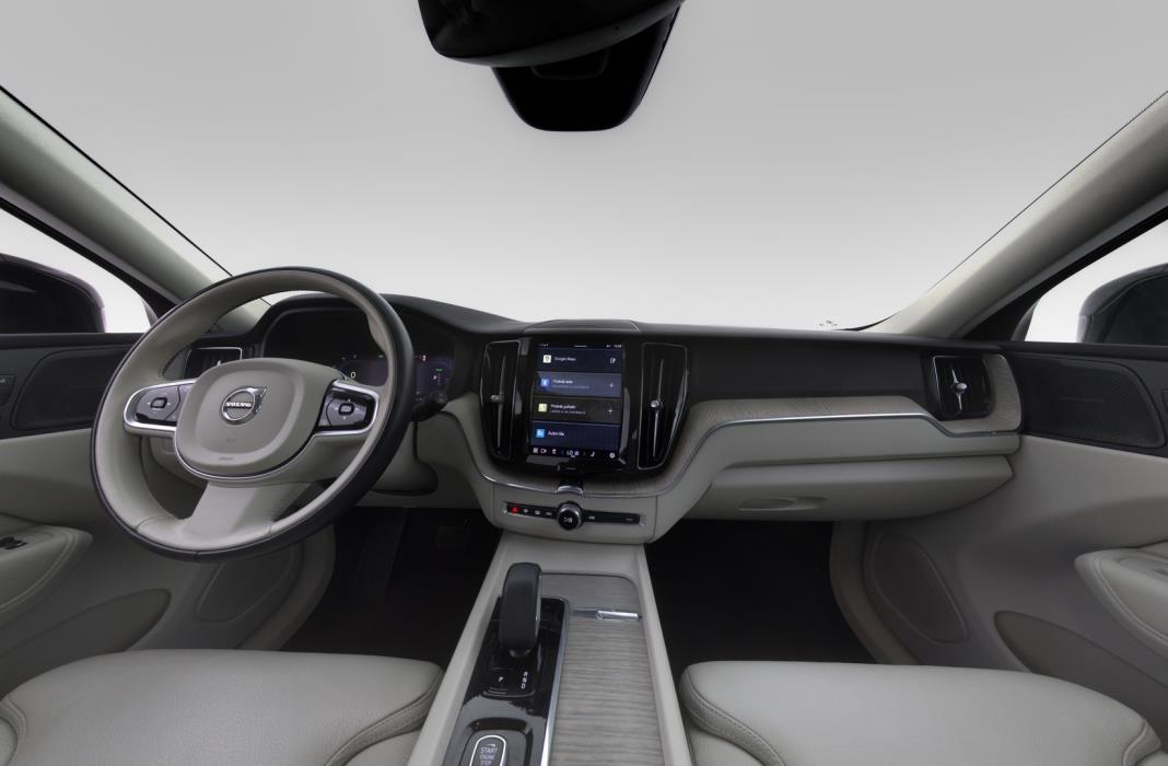 VOLVO XC60 2023