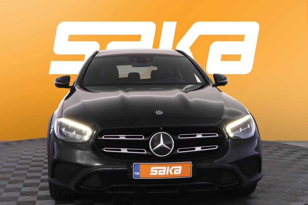 MERCEDES-BENZ E 2022