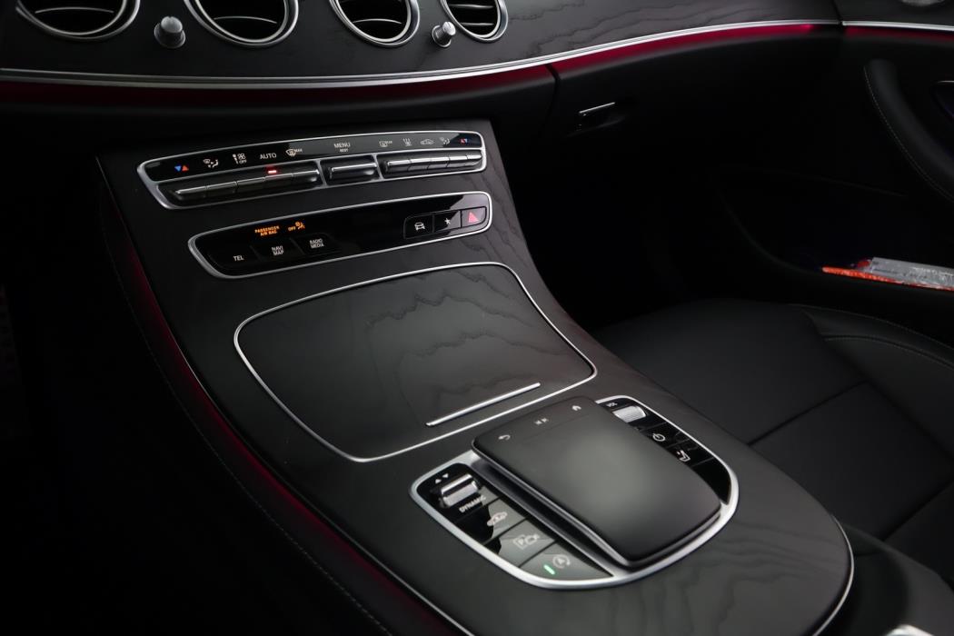 MERCEDES-BENZ E 2022