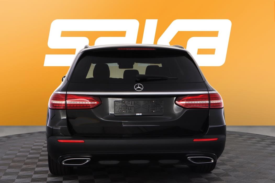 MERCEDES-BENZ E 2022