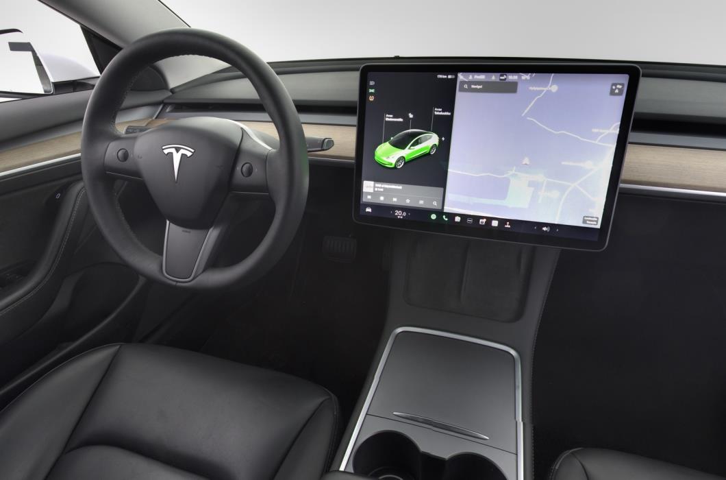 TESLA Model 3 2021