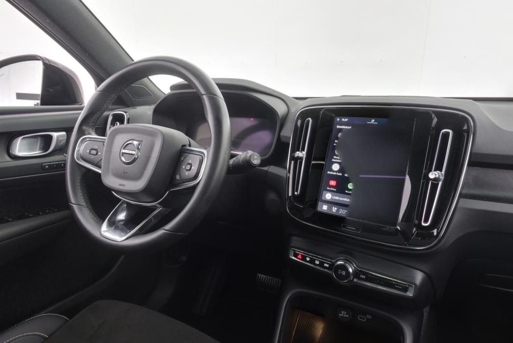 VOLVO XC40 2023