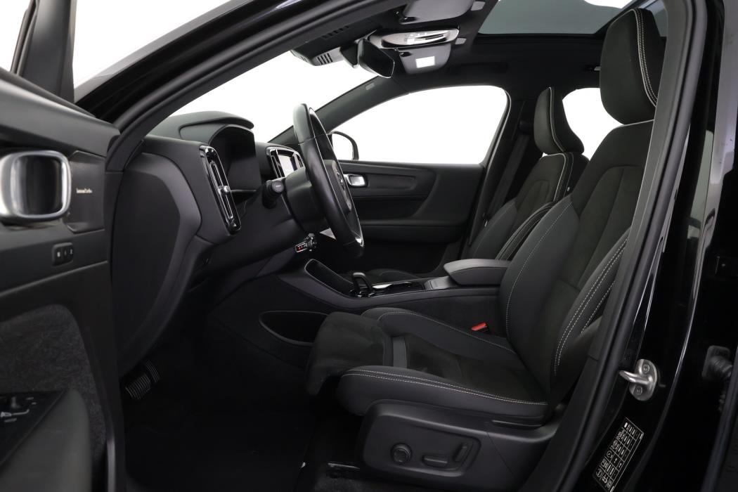 VOLVO XC40 2023