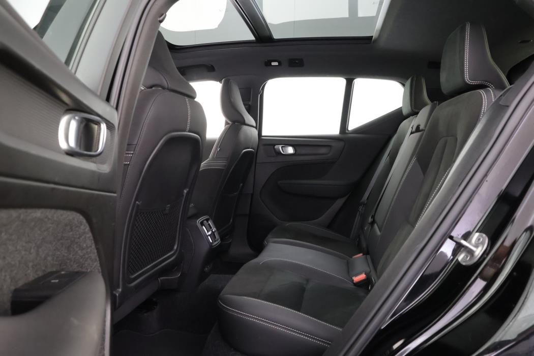 VOLVO XC40 2023
