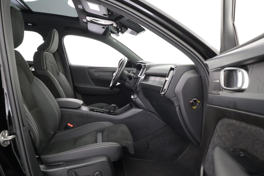 VOLVO XC40 2023