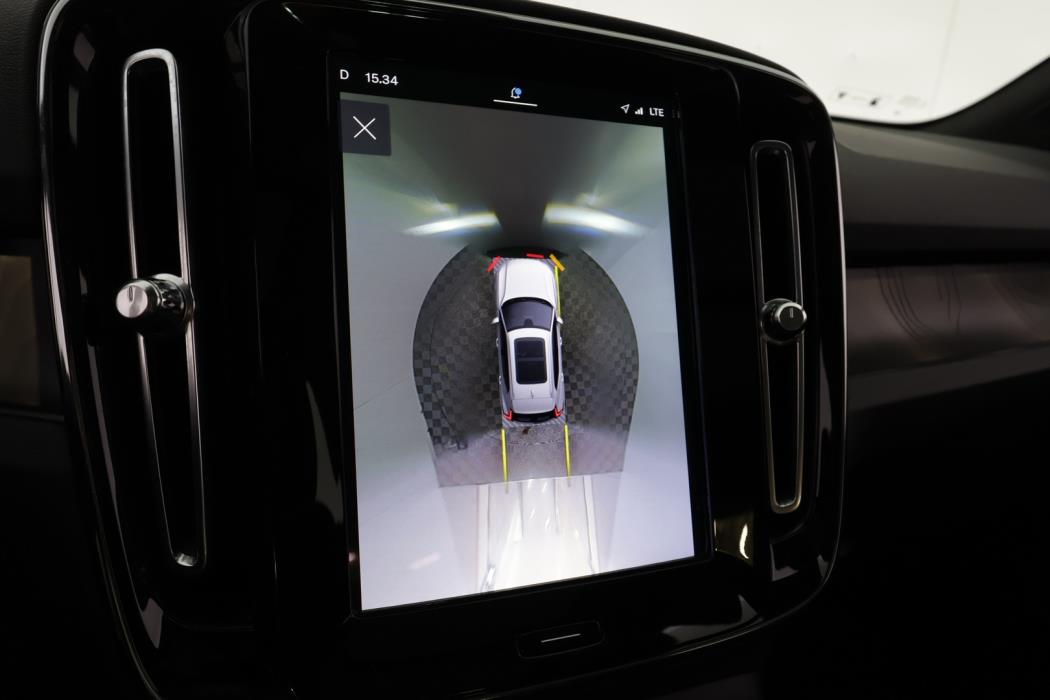 VOLVO XC40 2023
