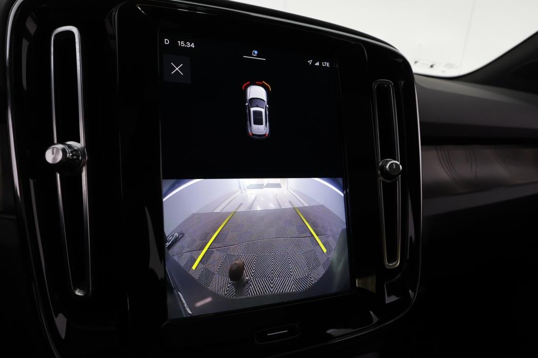 VOLVO XC40 2023