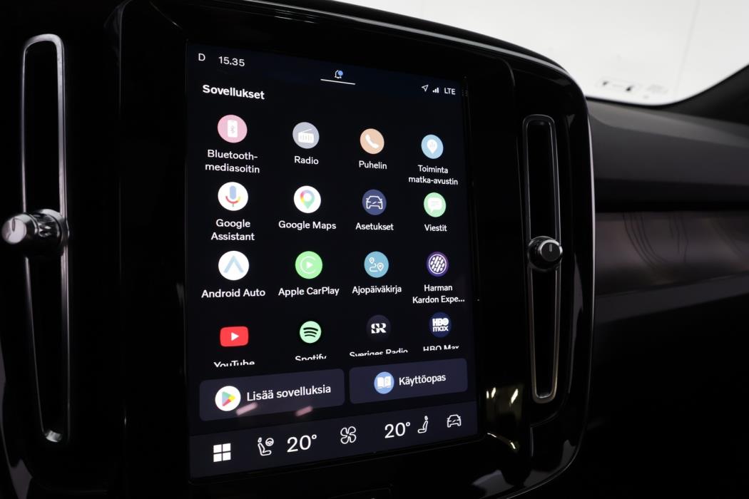 VOLVO XC40 2023