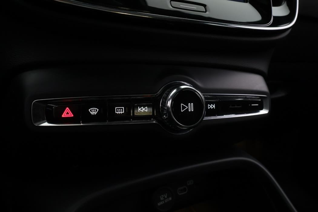 VOLVO XC40 2023