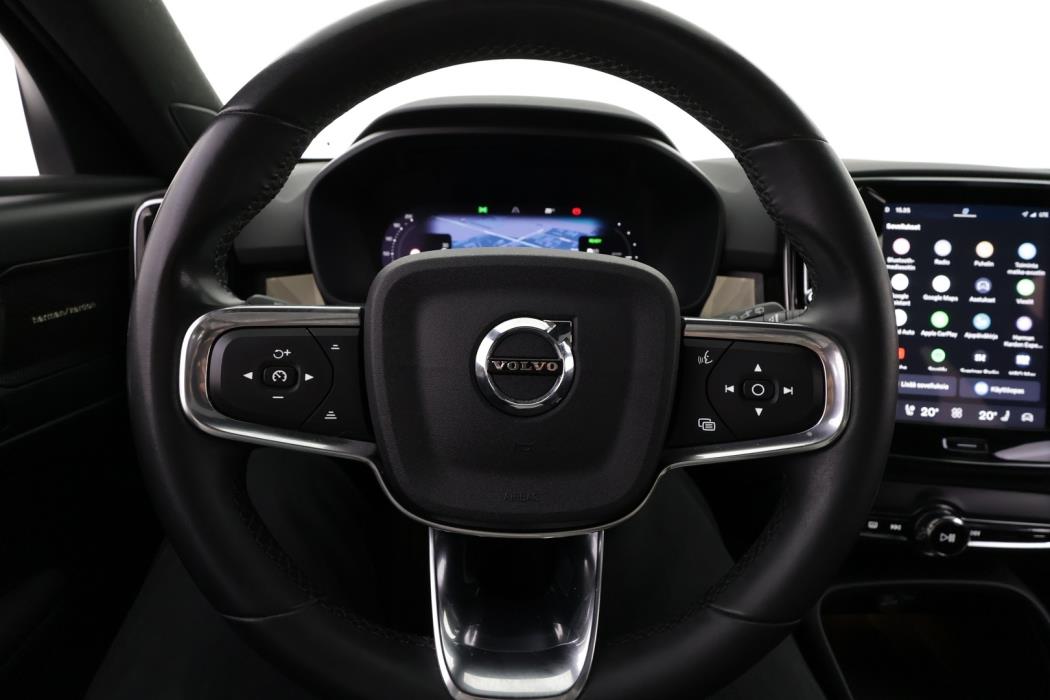 VOLVO XC40 2023