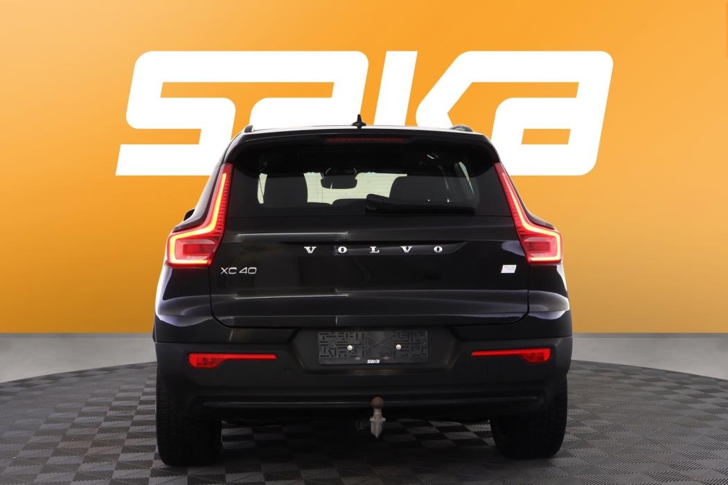 VOLVO XC40 2023