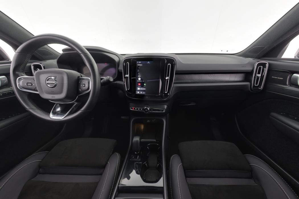 VOLVO XC40 2023