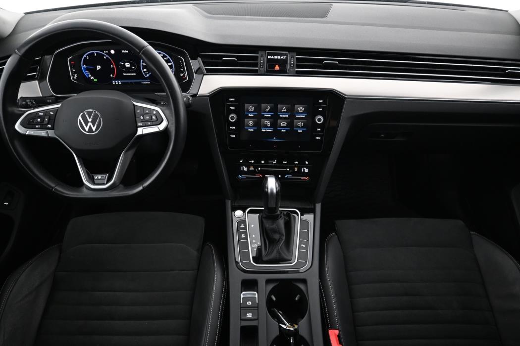 VOLKSWAGEN Passat 2022
