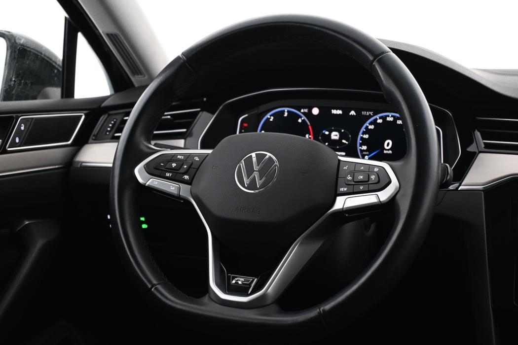 VOLKSWAGEN Passat 2022