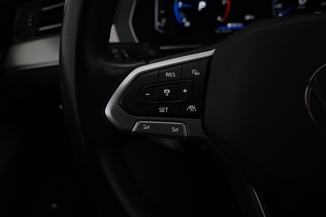 VOLKSWAGEN Passat 2022