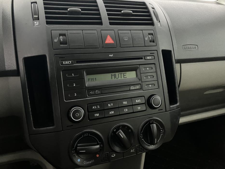 VOLKSWAGEN Polo 2006