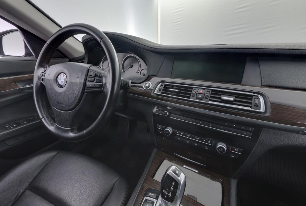 BMW 730 2009