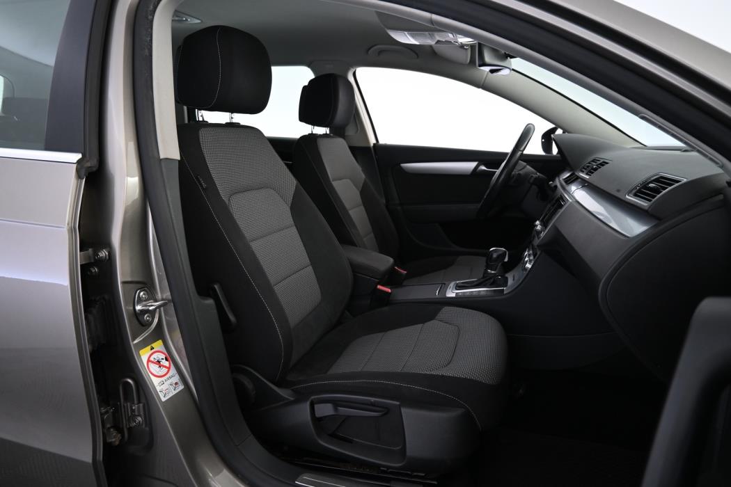 VOLKSWAGEN Passat 2013
