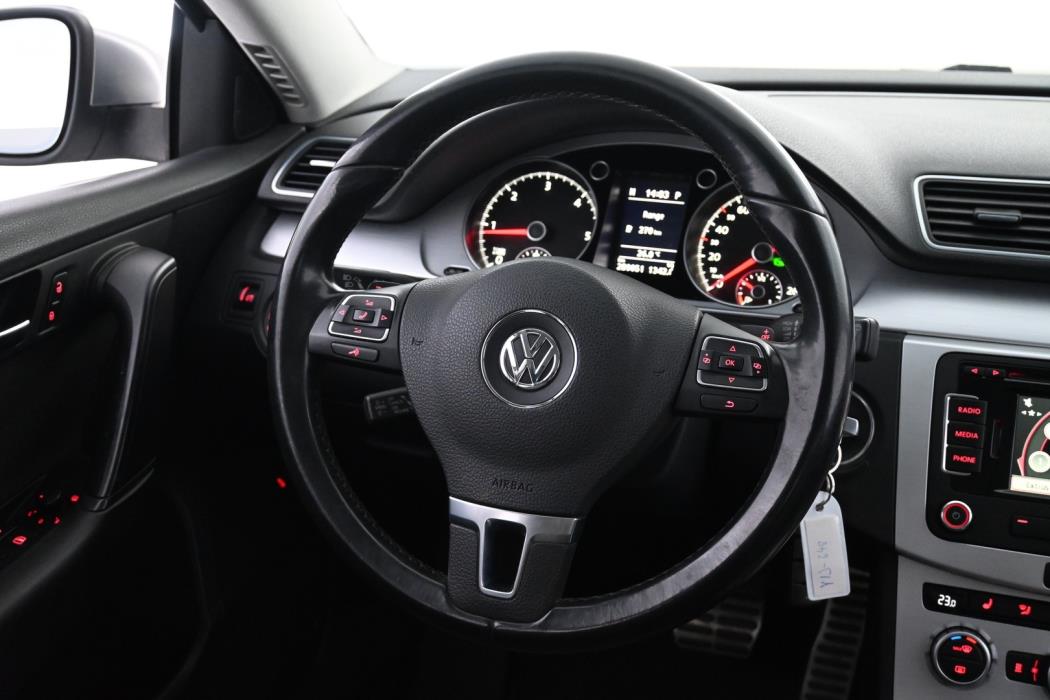 VOLKSWAGEN Passat 2013