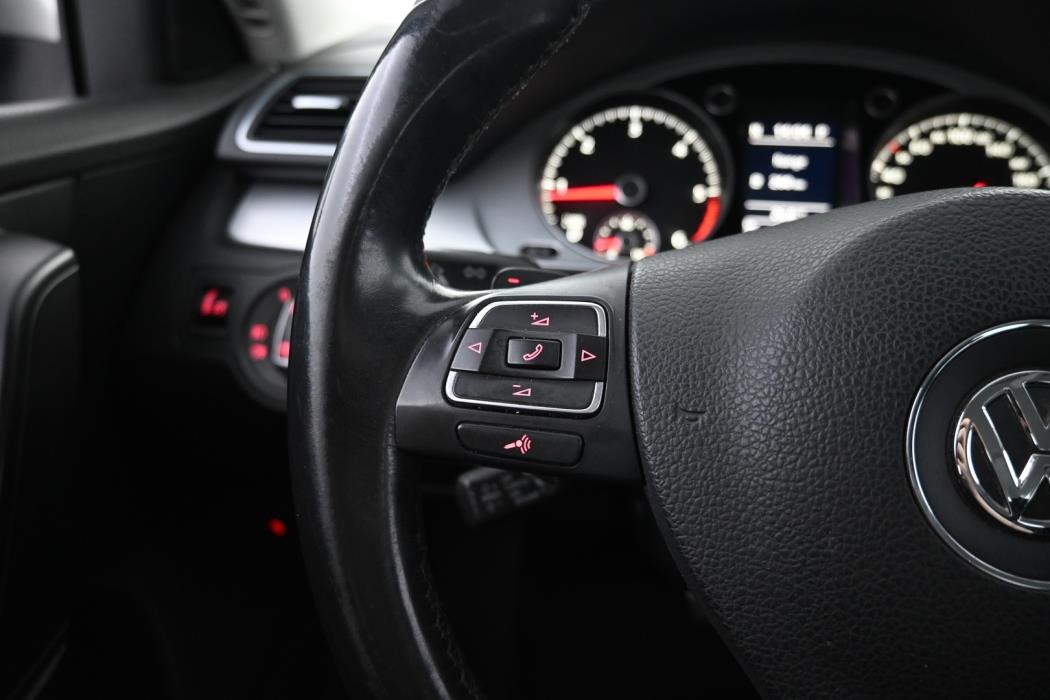 VOLKSWAGEN Passat 2013