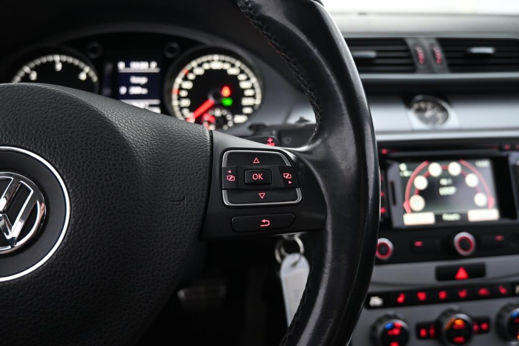 VOLKSWAGEN Passat 2013