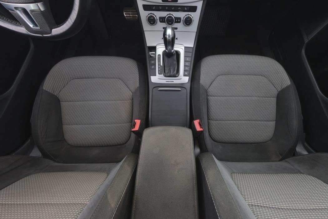 VOLKSWAGEN Passat 2013